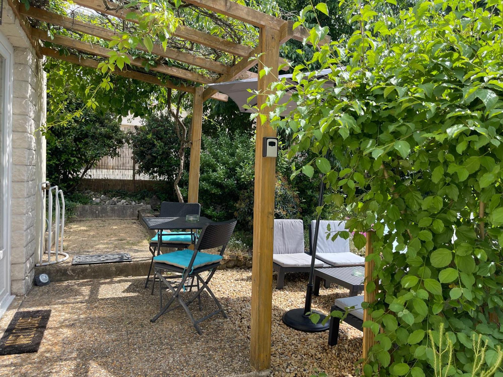 Dans Les Pins Apartment *